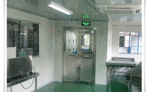 你知道風(fēng)淋室通道是人員進(jìn)出無塵室所必需的嗎？-【東鑫凈化】